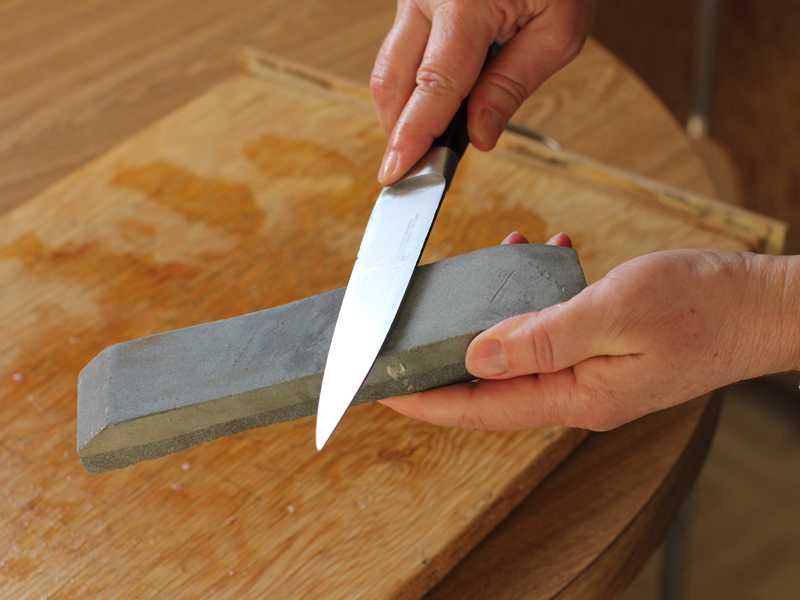 Как точить ножи бруском вручную правильно в домашних условиях