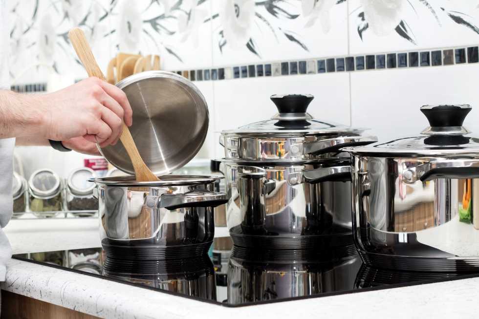 Обзор наплитной посуды для ресторана, общепита: кастрюли, сковороды, сотейники из чугуна, стали или медные | horeca-magazine.ru