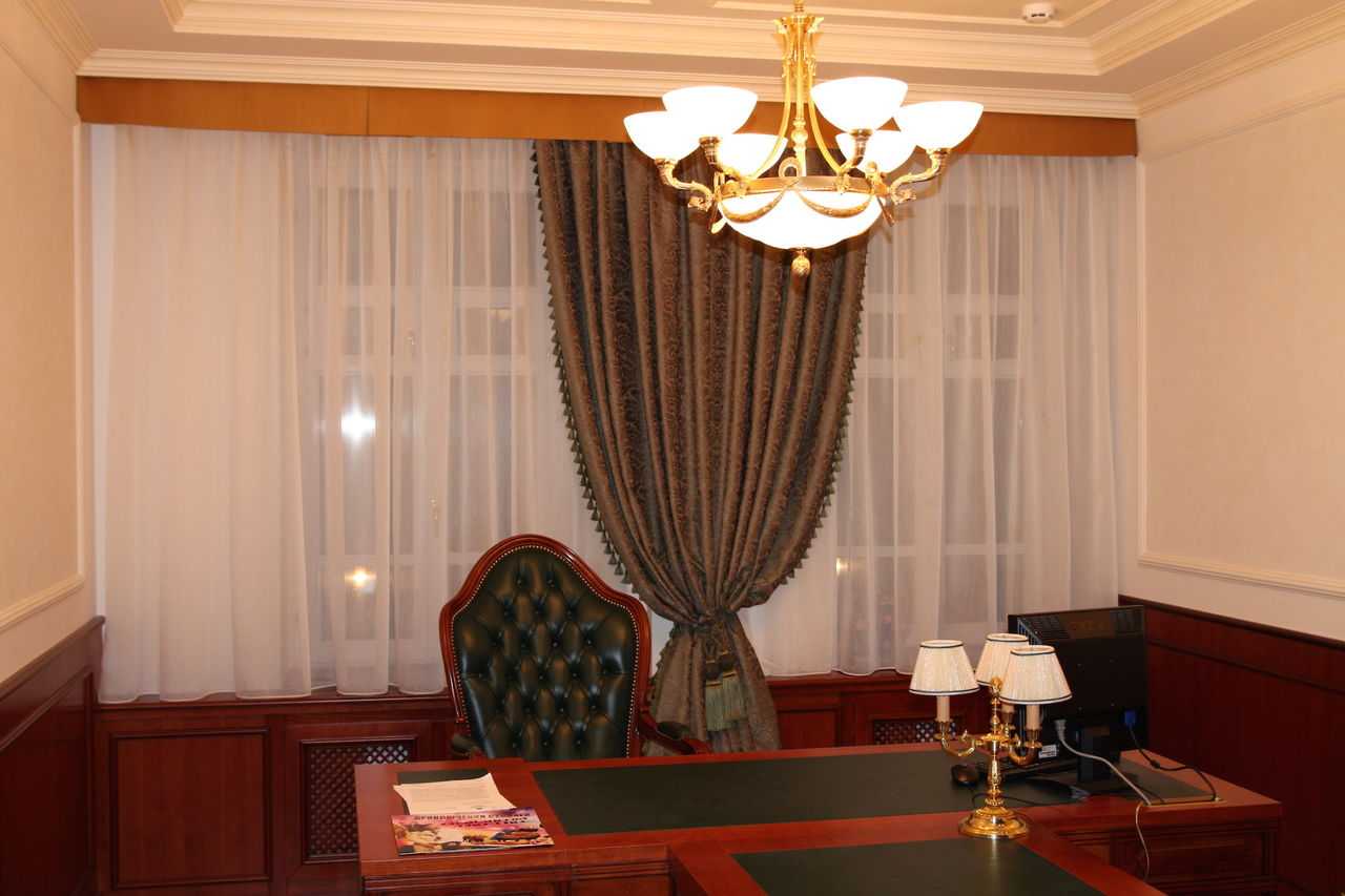 Шторы в кабинет: какие шторы подойдут для офиса и кабинета директора, дизайн штор для домашнего кабинета