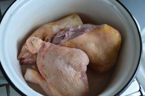 Рецепт холодца из свиной рульки и курицы - 14 пошаговых фото в рецепте