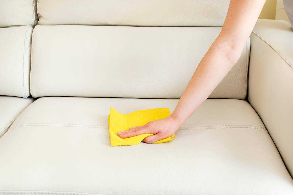 Чем и как почистить белый кожзам в домашних условиях: чистка дивана из экокожи