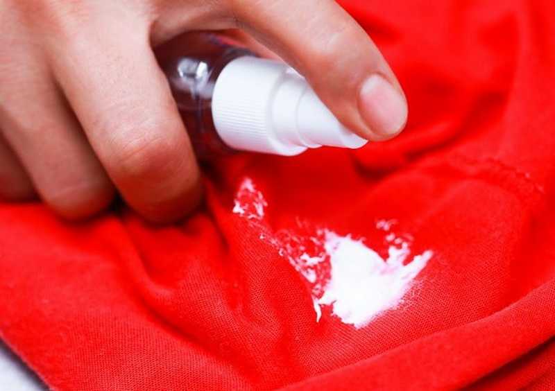 Как убрать воск с одежды в домашних условиях: оттираем пятно с ткани
