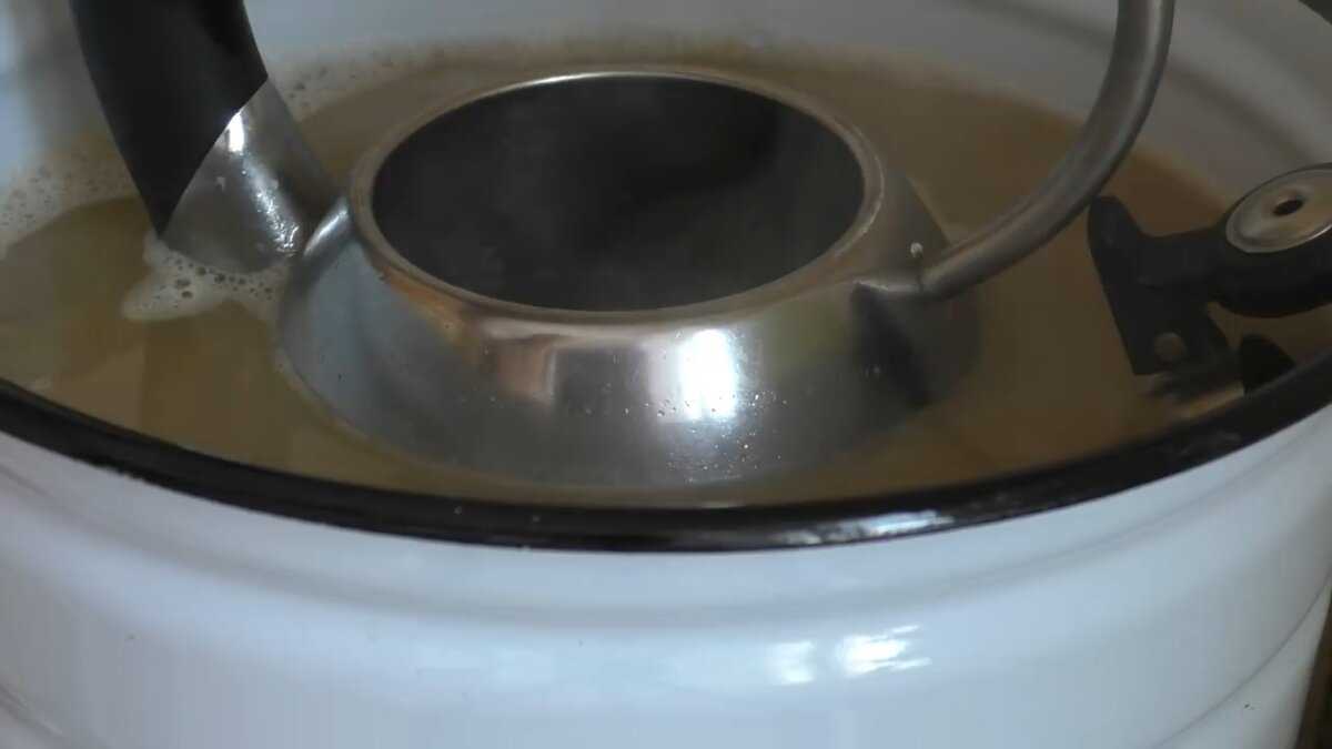 Как очистить или отмыть чайник от жира