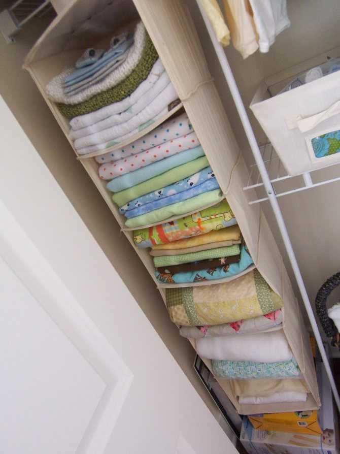 Как сложить постельное белье в шкафу, как складывать в наволочку — пошаговая инструкция