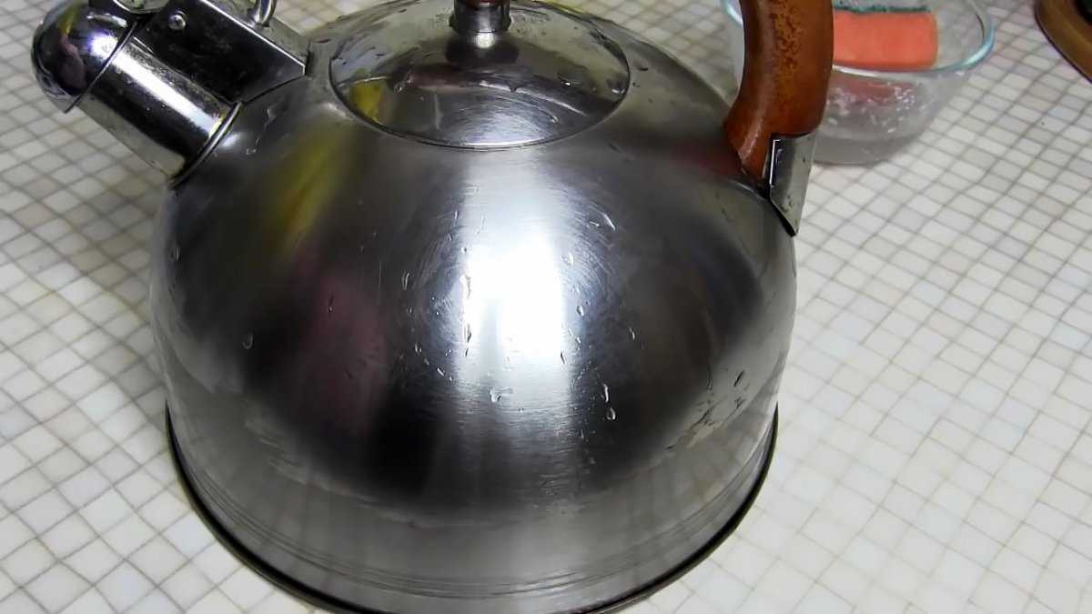 Как помыть электрический чайник снаружи и внутри