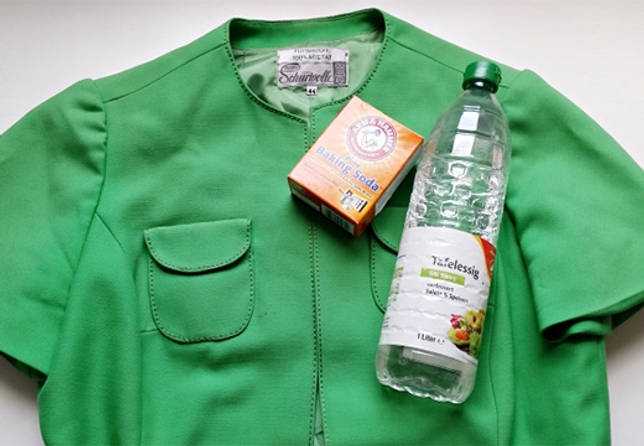 Как отстирать зеленку с одежды: 6 доступных средств для выведения пятна