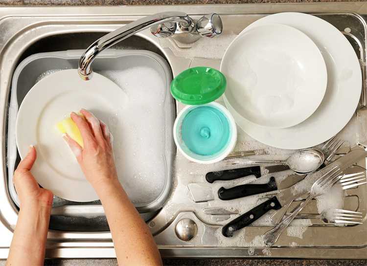 Хозяйственное мыло для мытья посуды, можно ли мыть жидким и 72%, польза и вред