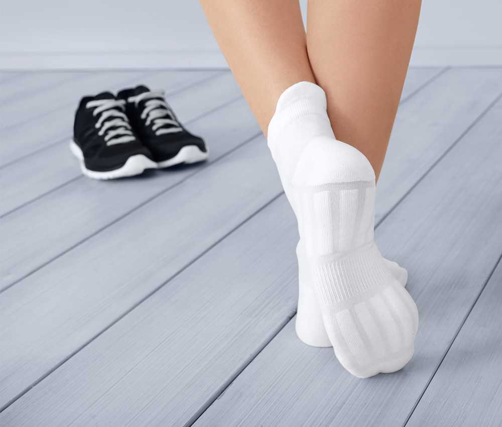 Как отстирать белые носки в домашних условиях от черной подошвы и грязи