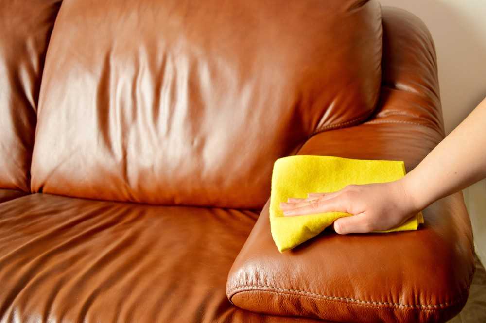 Как почистить кожаный диван в домашних условиях, светлый или темный, средство для чистки