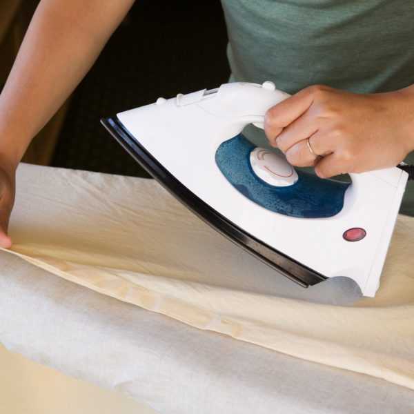 Как гладить простынь на резинке и сложить ее после глажки: пошагово и без лишних затрат времени и нервов