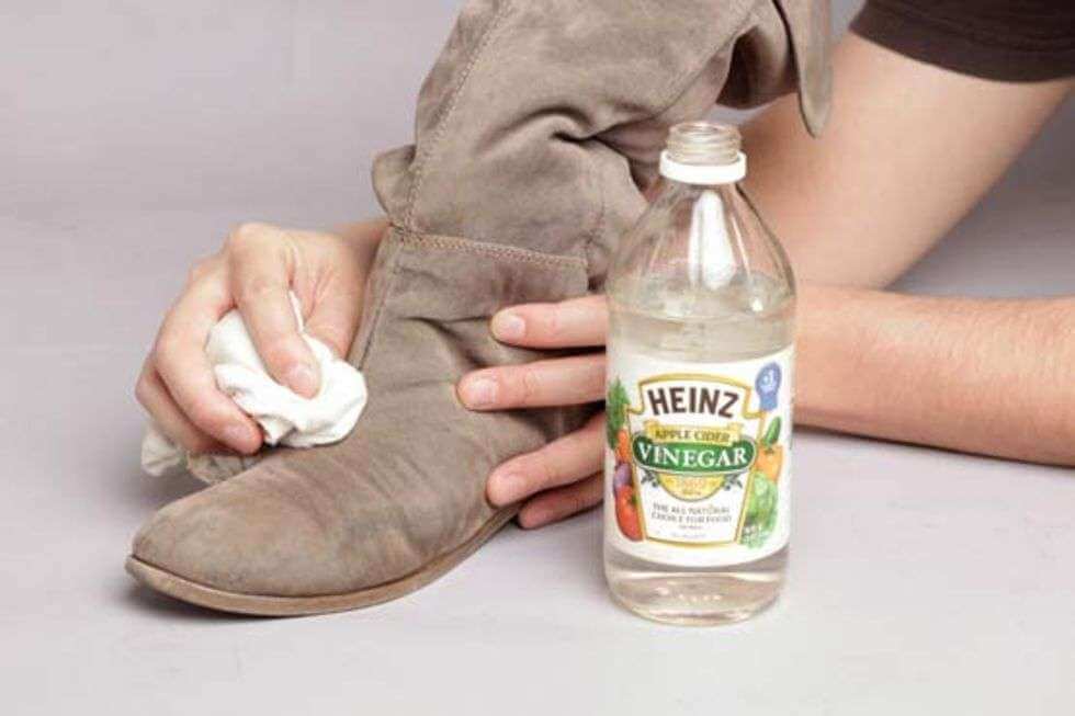 Как убрать запах из обуви: народные и специализированные способы