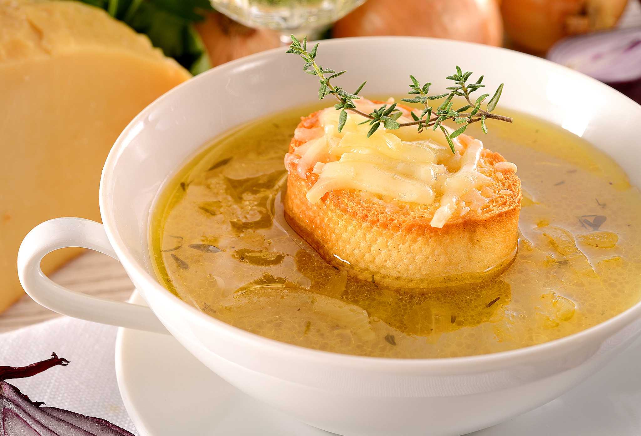 Луковый суп — 13 рецептов классического французского супа