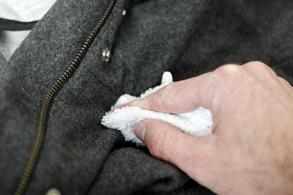 Как почистить шерстяное пальто в домашних условиях от грязи без стирки?