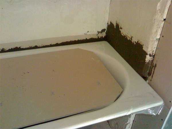 Узнайте, чем заделать щель между стеной и ванной Строительные растворы и покрывные изделия для заделки стыков в ванной комнате Фотовидео