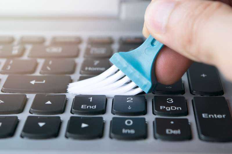 Как почистить клавиатуру самостоятельно и ничего не сломать