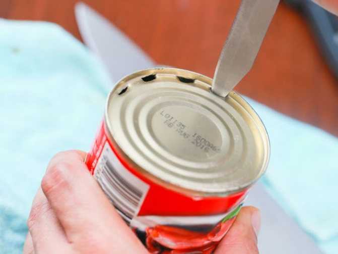 Как открыть консервную банку: открывалкой, ножом, голыми руками и другими способами