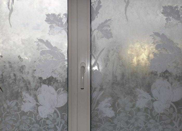 Как приклеить тюль на оконное стекло — инструкция, материалы для работы art-textil.ru