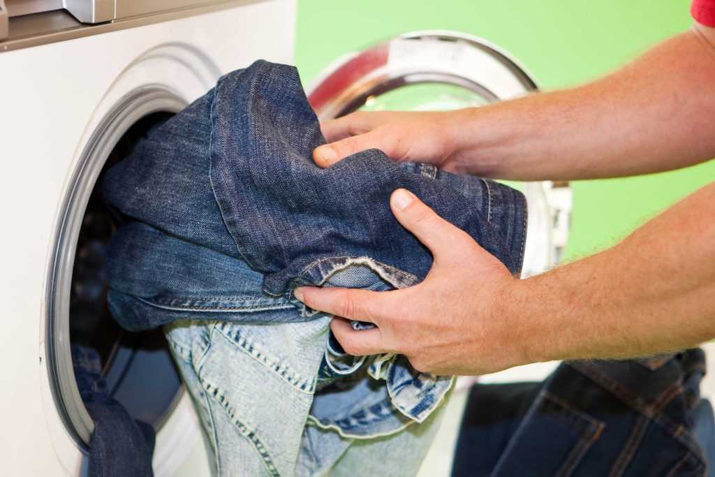 8 эффективных способов, как вывести пятна от порошка на одежде после стирки