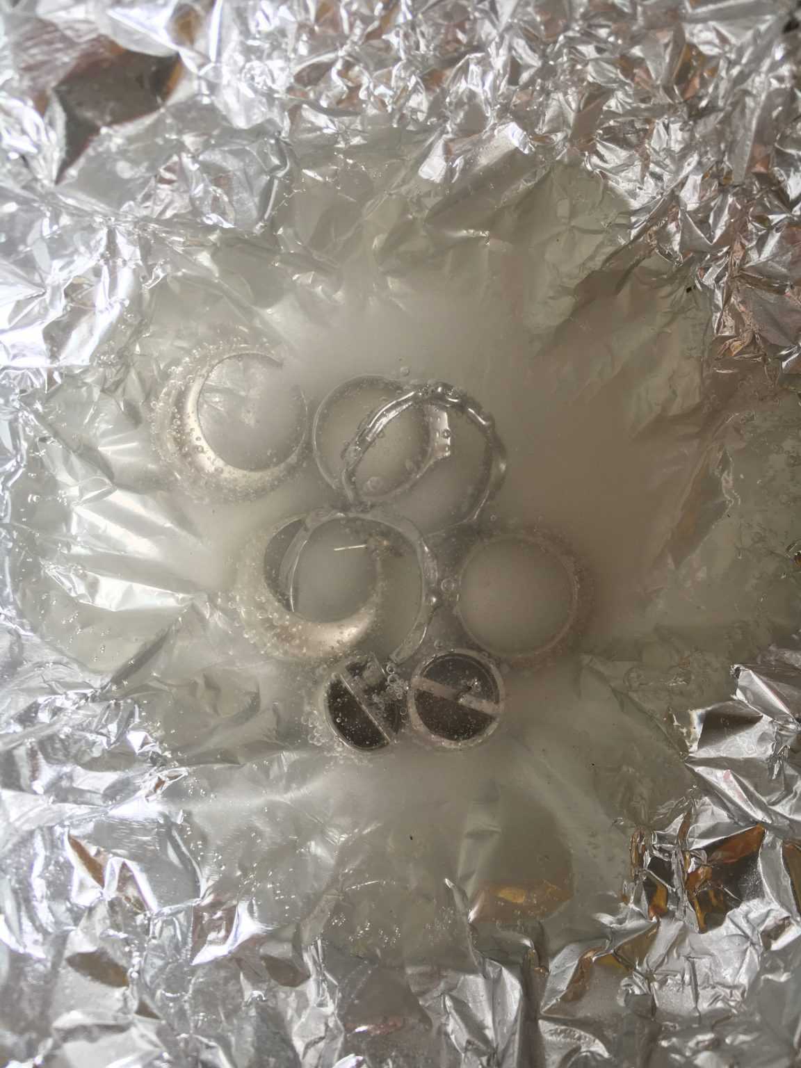 Как почистить серебро в домашних условиях: 10 простых способов