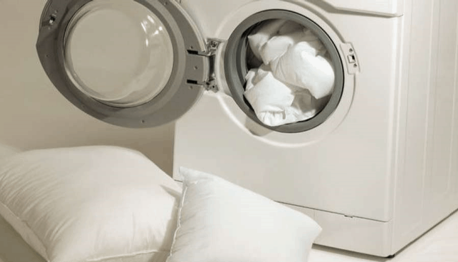 Как стирать подушки в стиральной машине и вручную