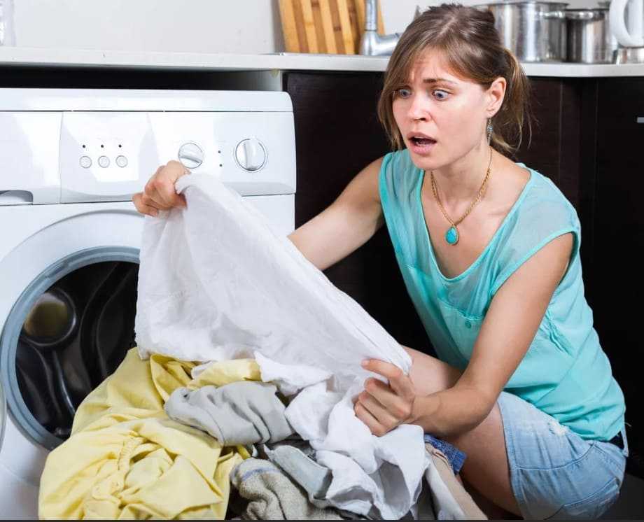 Как отстирать полинявшую вещь в домашних условиях: стирка белых и цветных тканей