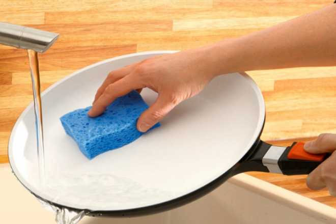 Как очистить сковородку от жира, нагара или ржавчины в домашних условиях как очистить сковороду от застарелого нагара - чистка сковородок от нагара в домашних условиях народными средствамикухня — вкус комфорта
