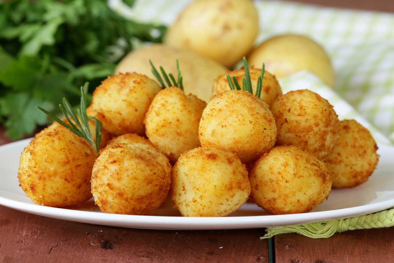 Рецепт приготовления картофельных шариков во фритюре с мясным фаршем