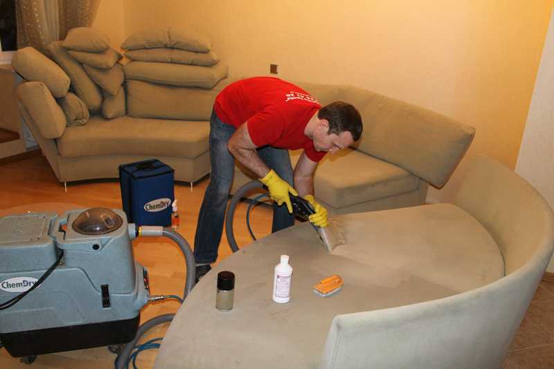 Узнайте все о чистке мебели в домашних условиях Средства для чистки мебели Способы борьбы с пятнами Пошаговая инструкция Фото  видео