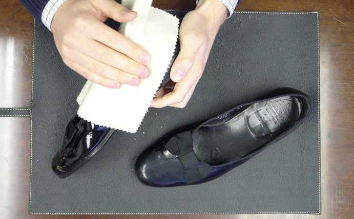 Как убрать черные полосы на обуви из разного материала: 10 лучших средств