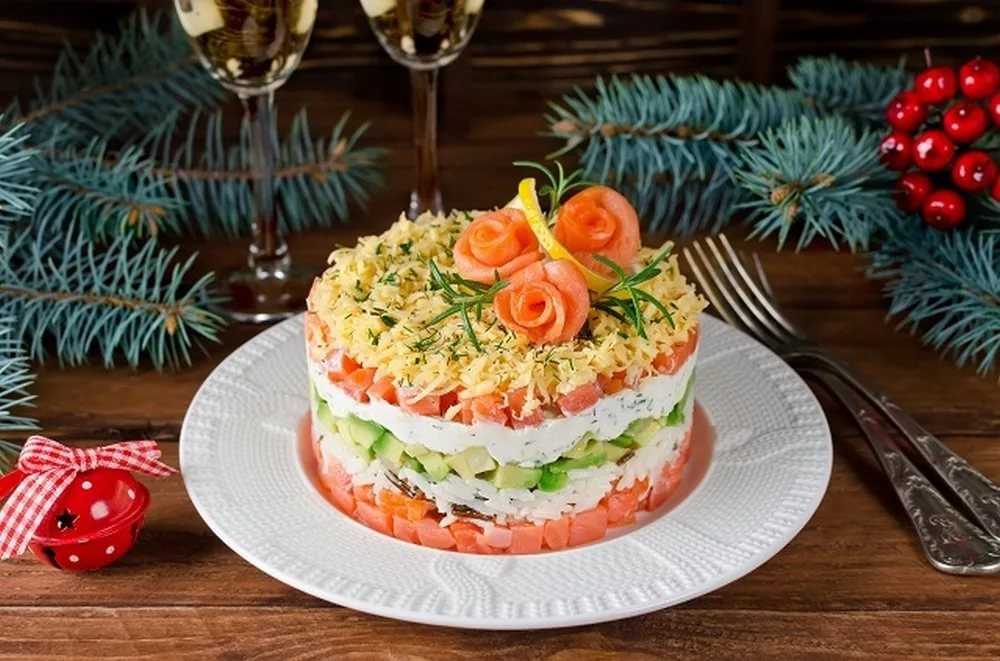 10 новогодних салатов с рыбой