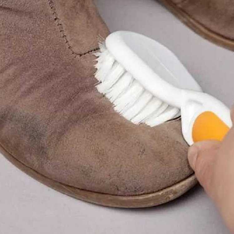 10 способов как почистить замшевую обувь разных оттенков в домашних условиях