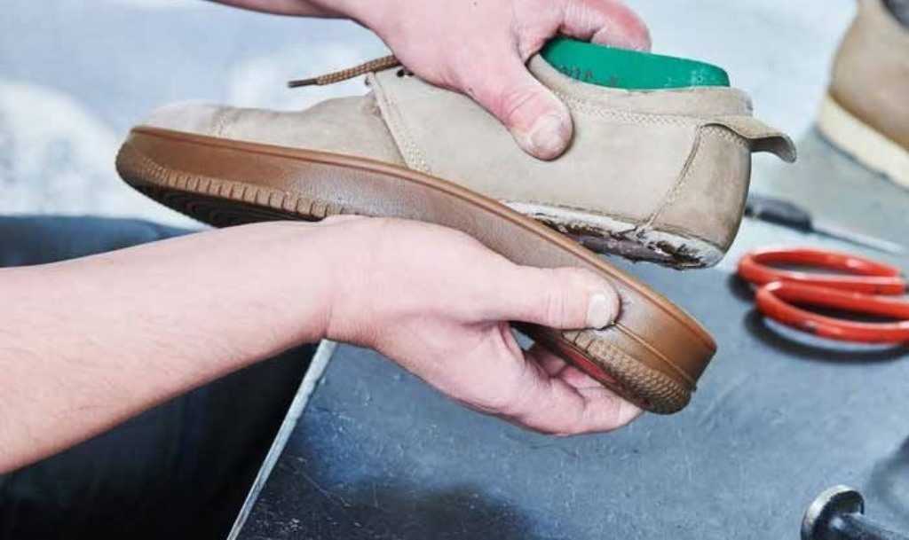 Как заклеить подошву обуви в домашних условиях: правила, нюансы, примеры