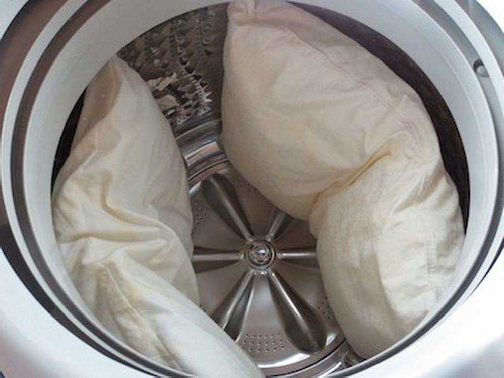 Как часто нужно стирать подушки и как это правильно делать? :: инфониак