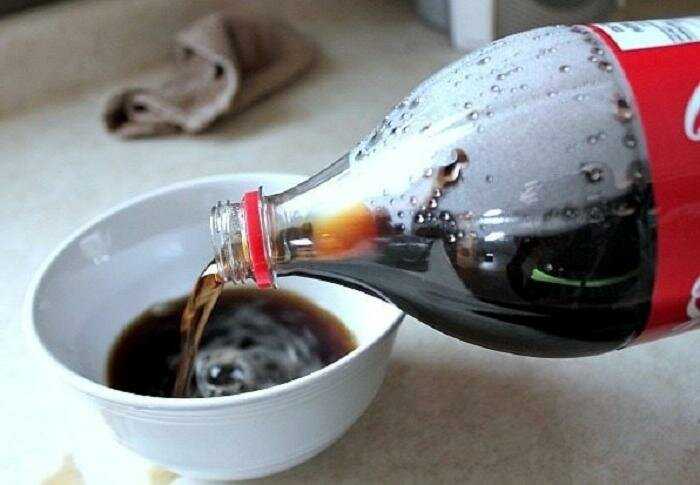 Правда ли, что кока-кола растворяет накипь в чайнике?