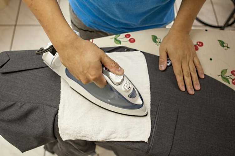 Как гладить брюки со стрелками, как правильно делать стрелки на брюках утюгом, правила глажки