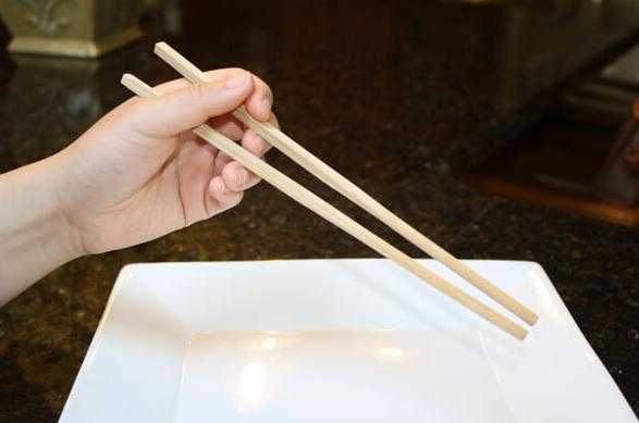 Как правильно держать палочки для суши: фото, видео - леди блеск!