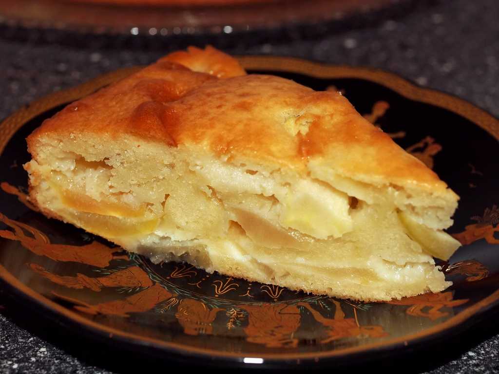 Яблочный пирог на сметане – вкуснее шарлотки, а готовить легче: 3 рецепта