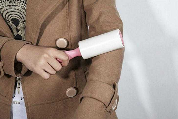 Как почистить шерстяное пальто дома и не испортить