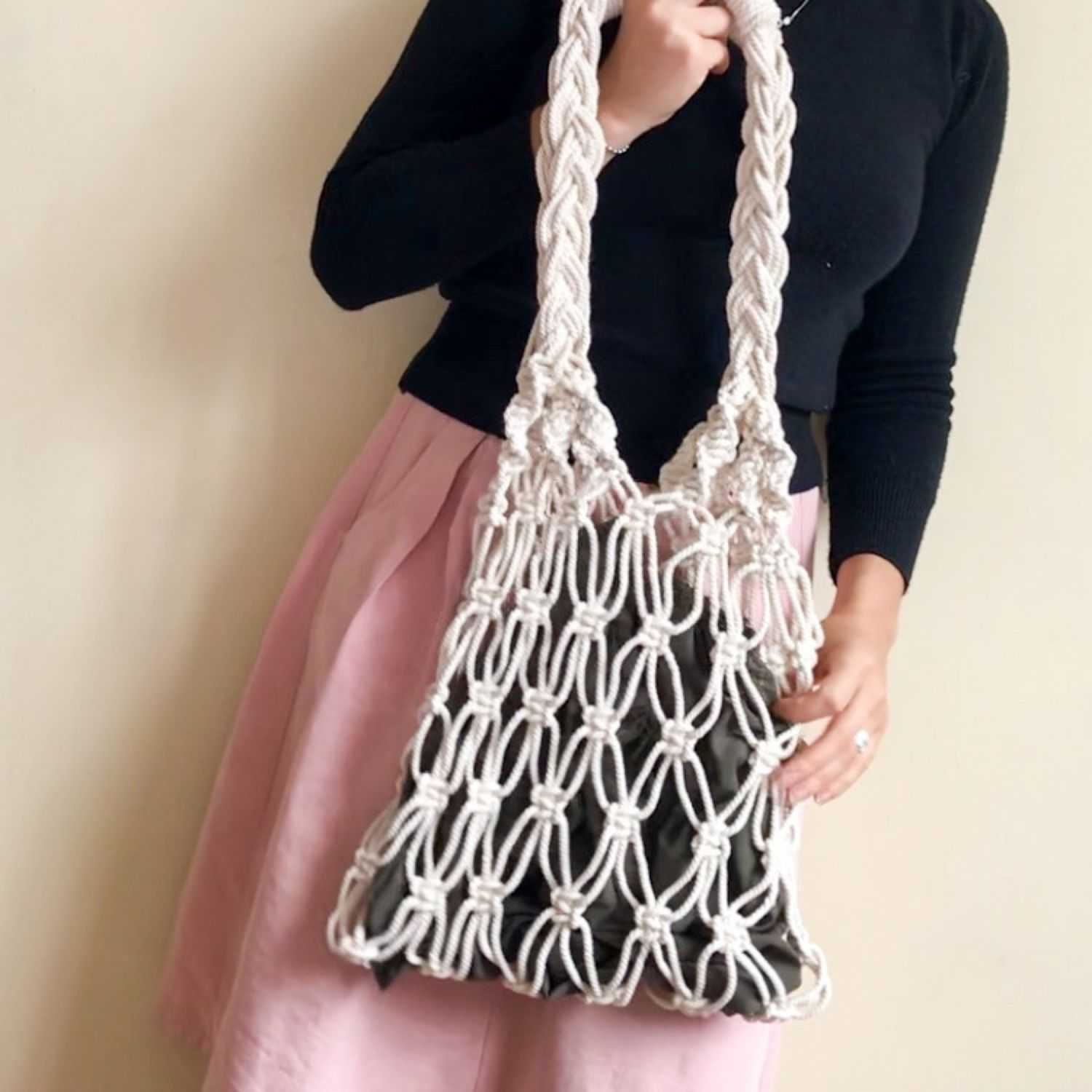 Схемы вязания красивых стильных сумок крючком из трикотажной пряжи и других материалов Как связать сумку - ракушку Описание вязания сумки из шнура