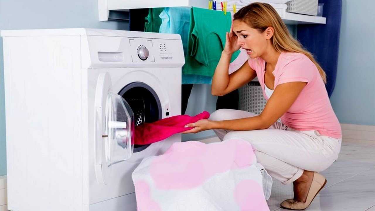 Как вернуть прежний цвет полинявшей вещи при стирке в домашних условиях