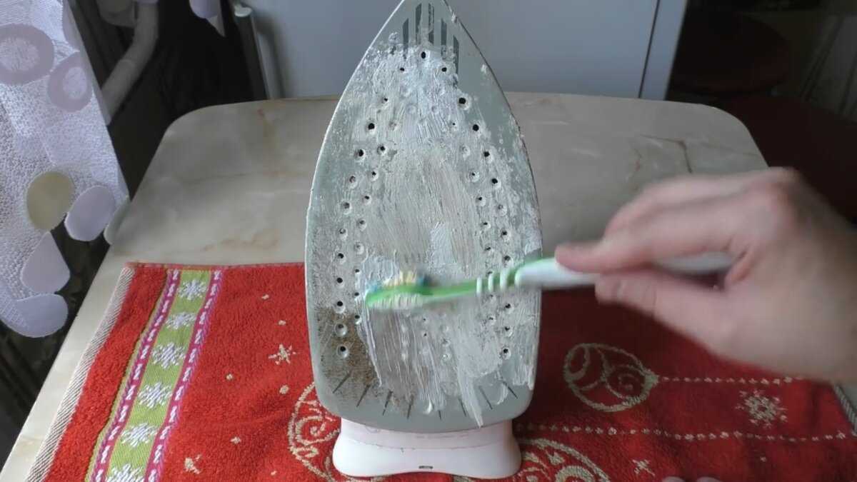 Как очистить утюг от нагара от пригоревшей ткани в домашних условиях