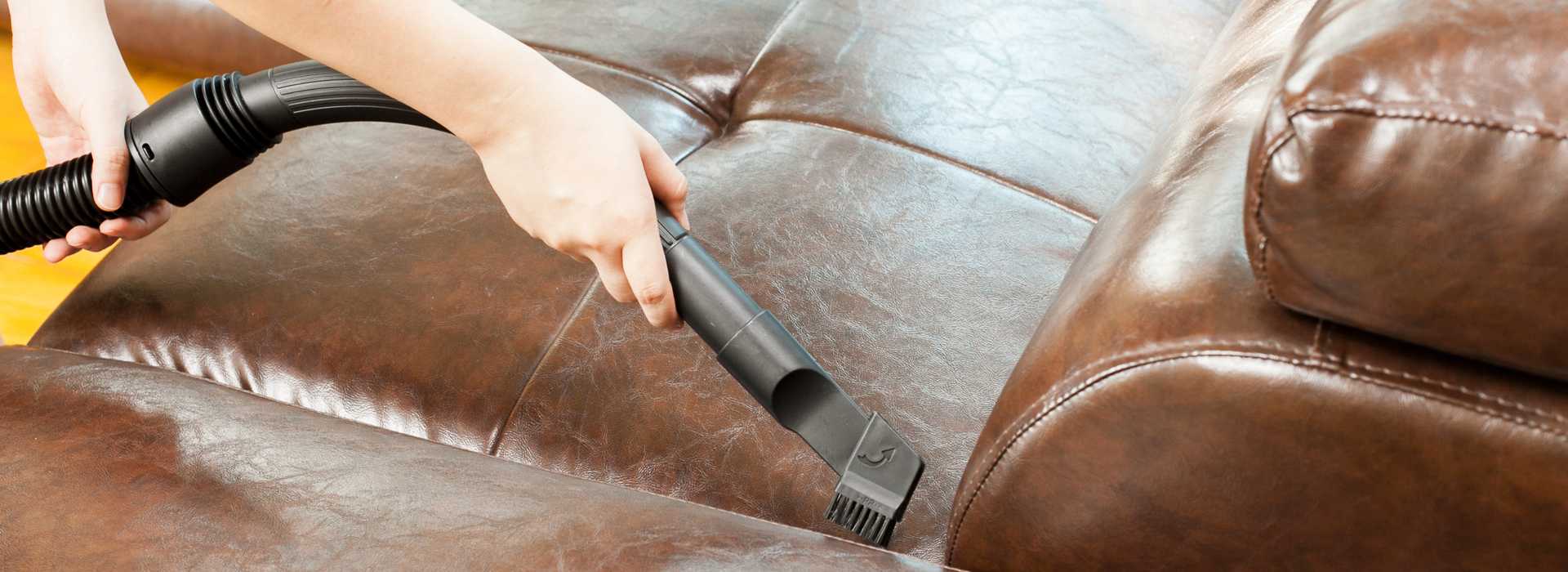 Топ-10 способов, как убрать запах и пятна мочи взрослого человека с дивана