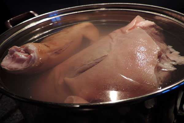 Как сварить холодец из свиных ножек и рульки - 7 вкусных рецептов с фото пошагово