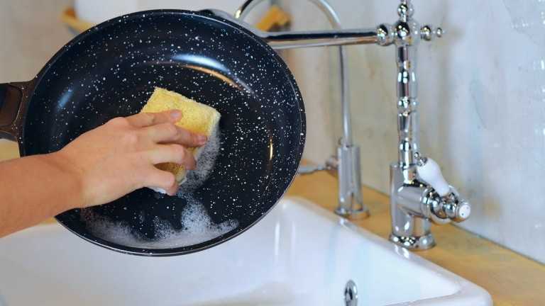 Уход за тефлоновым покрытием: лучшие средства и методы сохранения посуды и бытовой техники