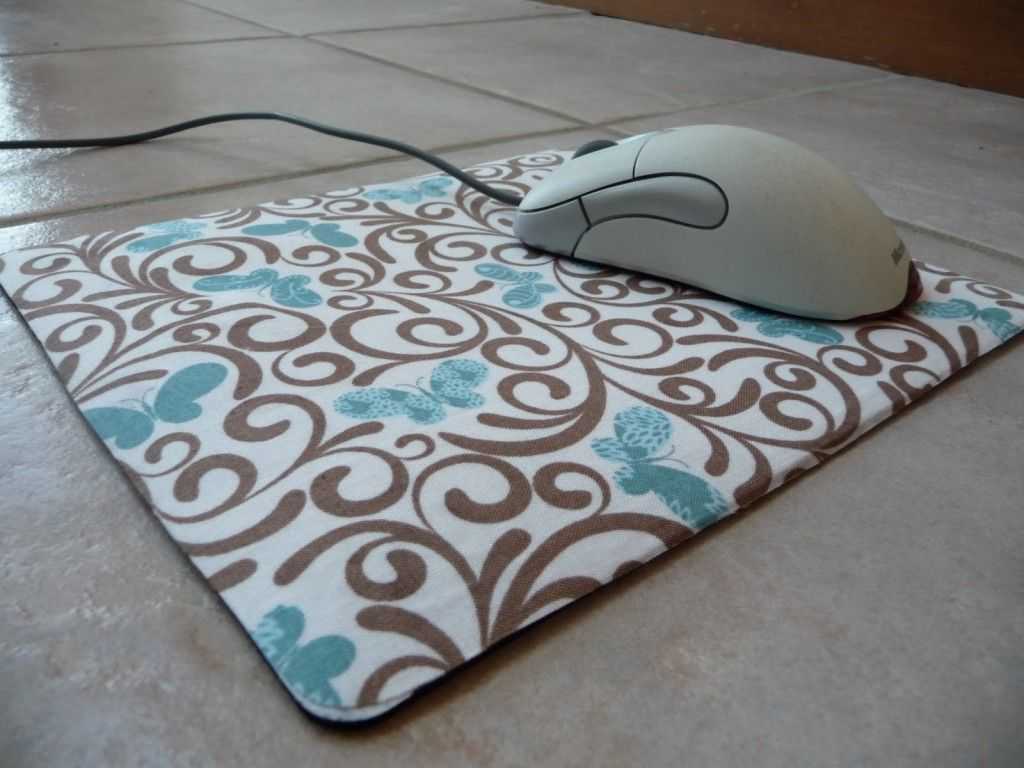 Нехитрый способ сделать коврик для мышки с собственным дизайном из трех слоев