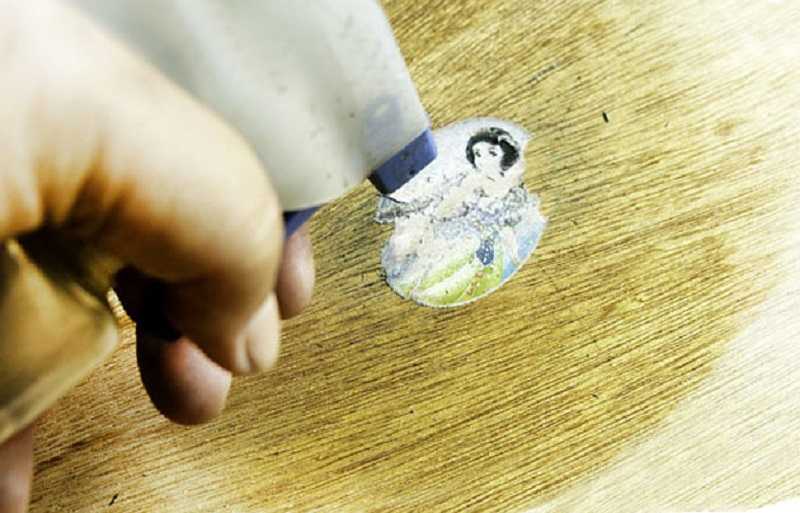 Несложные способы, как убрать клей от наклейки с пластика