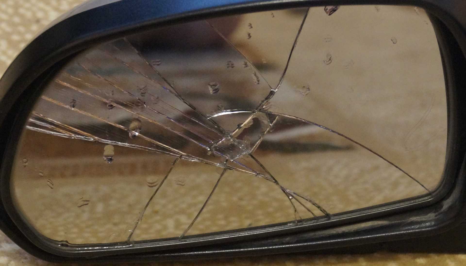 Разбитое зеркало примета