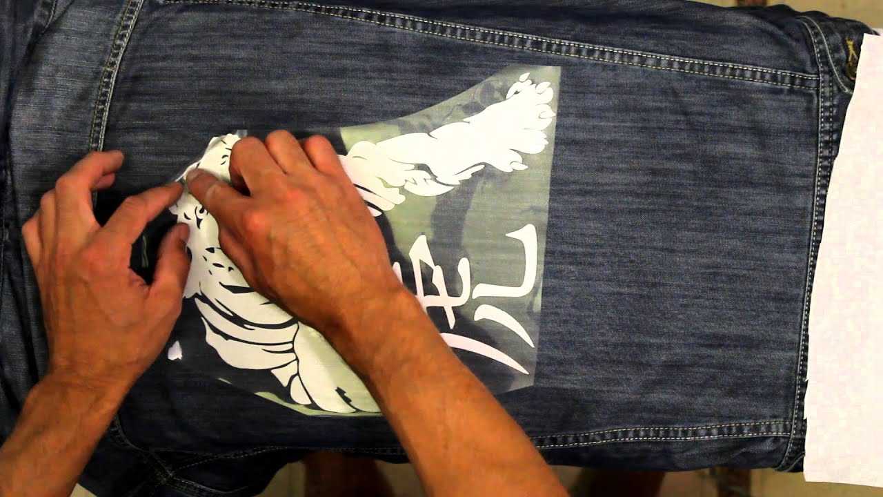 Как убрать наклейку с одежды: снимаем термонаклейку с футболки