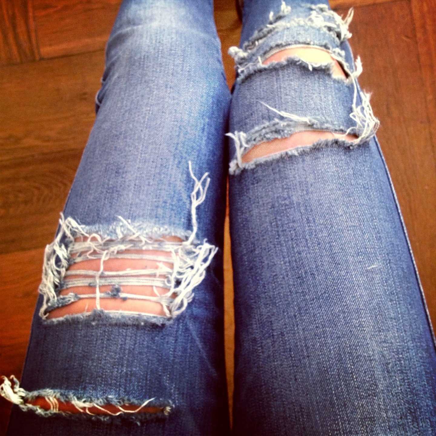 Делаем дырки и эффект потертости на джинсах своими руками