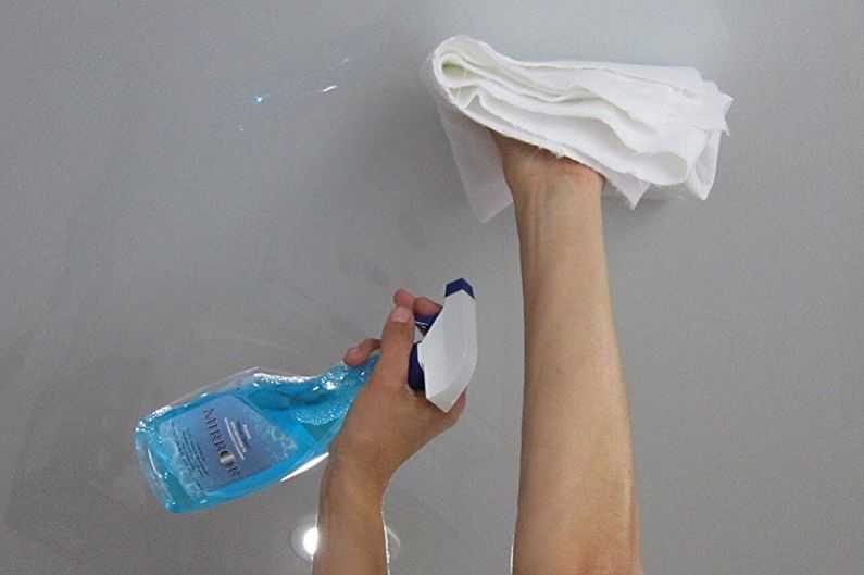 Как и чем правильно мыть натяжные потолки